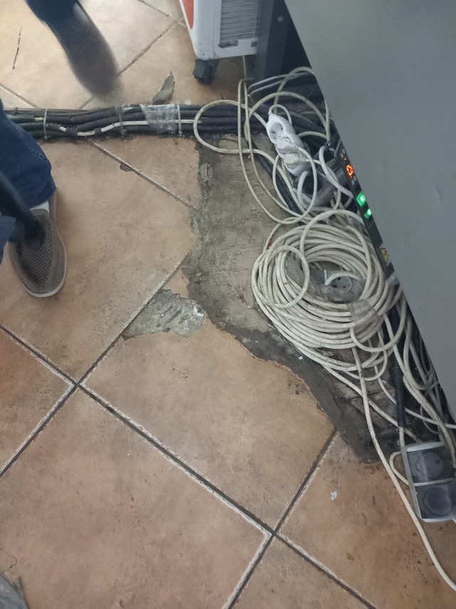 foto controale de amploare ale anpc in judetul constanta mizerie insecte si alimente expirate in restaurante foto controale de amploare ale anpc in judetul constanta mizerie insecte si alimente expirate in restaurante
