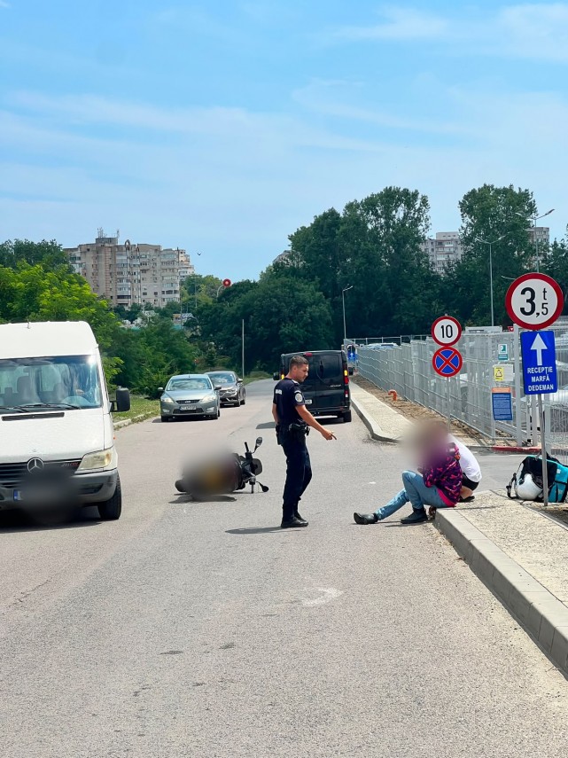 stiri constanta foto interventie rapida a jandarmilor in urma unui accident rutier produs pe bulevardul stiri constanta foto interventie rapida a jandarmilor in urma unui accident rutier produs pe bulevardul