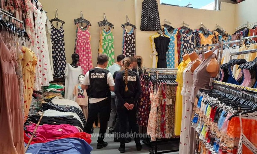 foto descinderi in bucuresti si patru judete produse contrafacute arme si zeci de mii de lei descoperite foto descinderi in bucuresti si patru judete produse contrafacute arme si zeci de mii de lei descoperite