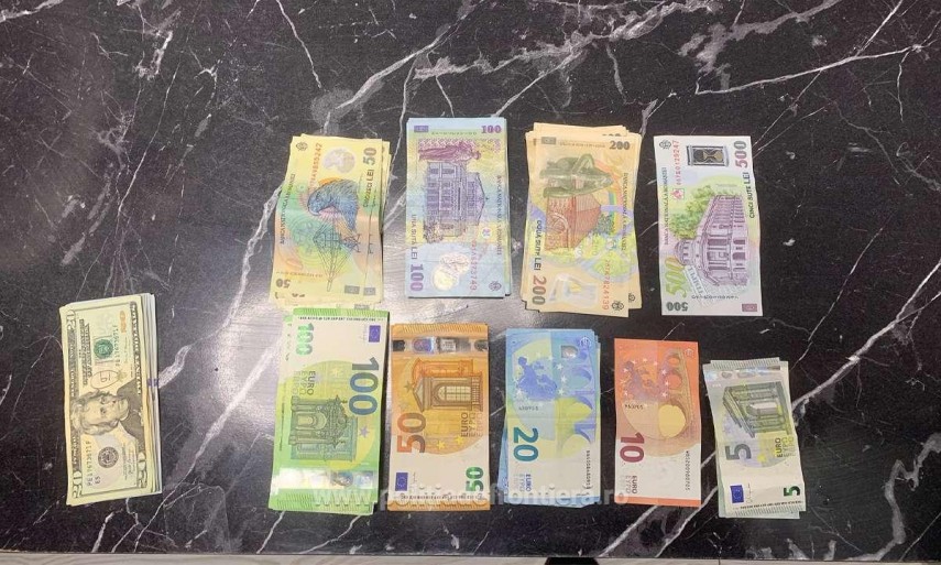foto descinderi in bucuresti si patru judete produse contrafacute arme si zeci de mii de lei descoperite foto descinderi in bucuresti si patru judete produse contrafacute arme si zeci de mii de lei descoperite