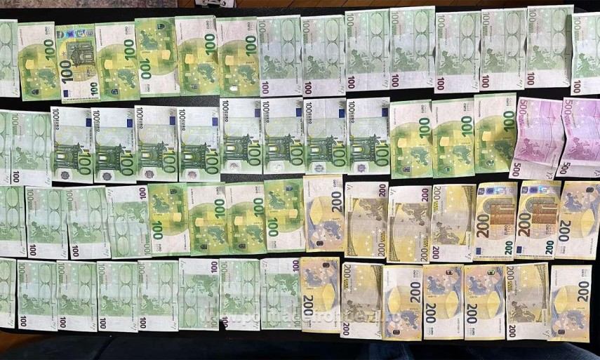 foto descinderi in bucuresti si patru judete produse contrafacute arme si zeci de mii de lei descoperite foto descinderi in bucuresti si patru judete produse contrafacute arme si zeci de mii de lei descoperite