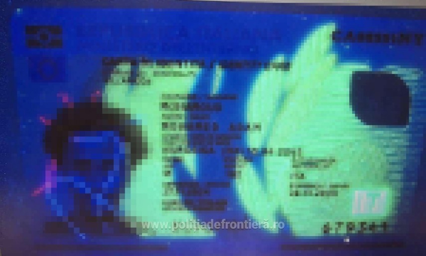 foto anulari de vize contrabanda si zeci de acte false pe aeroportul otopeni o femeie a fost prinsa cu foto anulari de vize contrabanda si zeci de acte false pe aeroportul otopeni o femeie a fost prinsa cu