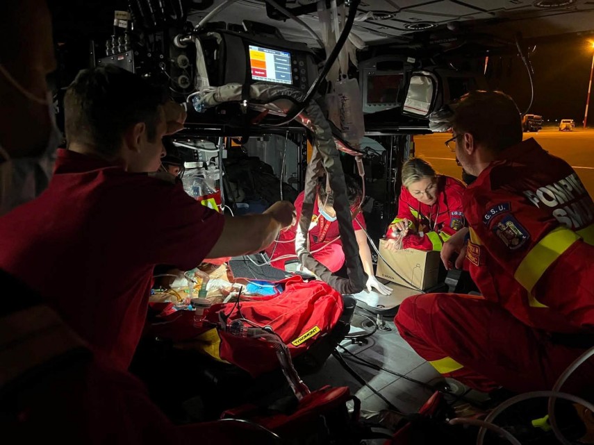 foto misiune contra cronometru a dsu o tanara de 18 ani in stare critica salvata cu un elicopter black foto misiune contra cronometru a dsu o tanara de 18 ani in stare critica salvata cu un elicopter black