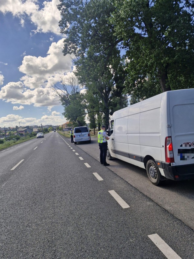 foto controale pe sosele si in paduri la tulcea peste 30 de soferi testati pentru alcool si mii de lei foto controale pe sosele si in paduri la tulcea peste 30 de soferi testati pentru alcool si mii de lei