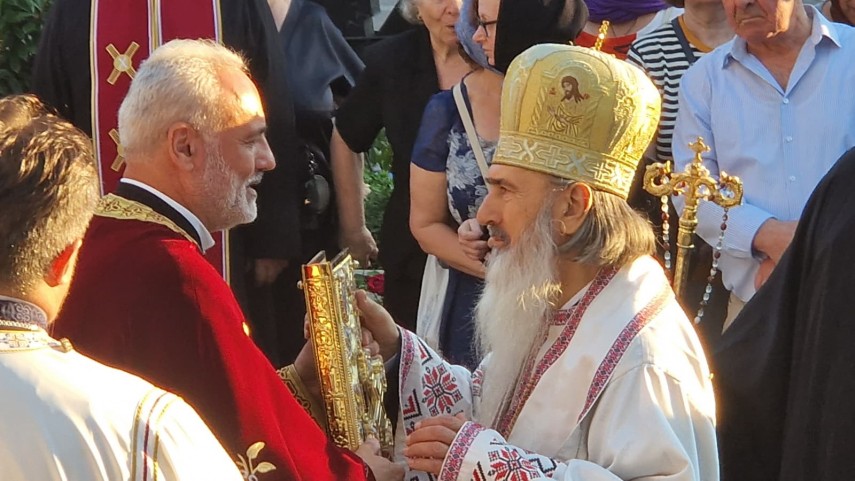 foto video procesiune cu moastele sfantului pantelimon pe strazile constantei ips teodosie conduce slujbele foto video procesiune cu moastele sfantului pantelimon pe strazile constantei ips teodosie conduce slujbele