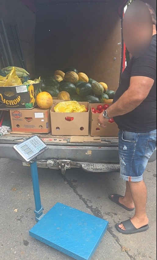 foto lasati fara marfa si fara masini masuri radicale ale politiei locale impotriva comertului neautorizat foto lasati fara marfa si fara masini masuri radicale ale politiei locale impotriva comertului neautorizat