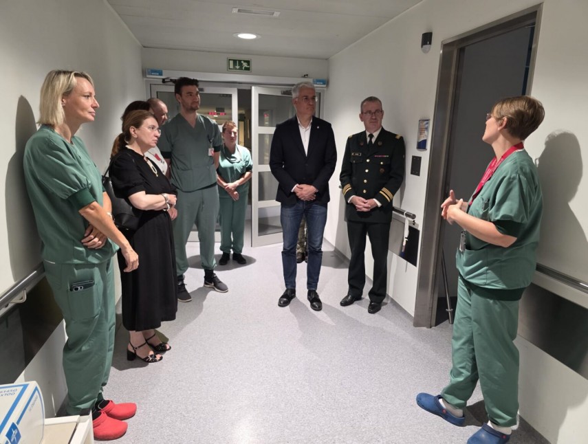 foto ministrul muncii si ambasadoarea romaniei in belgia au vizitat patru romani internati la spitalul foto ministrul muncii si ambasadoarea romaniei in belgia au vizitat patru romani internati la spitalul
