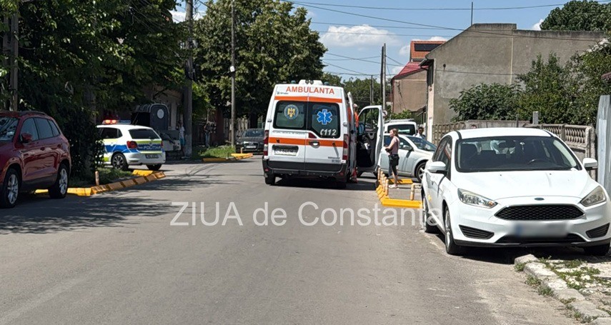 foto accident rutier la intersectia strazilor trandafirului si rasuri din constanta un echipaj saj este foto accident rutier la intersectia strazilor trandafirului si rasuri din constanta un echipaj saj este