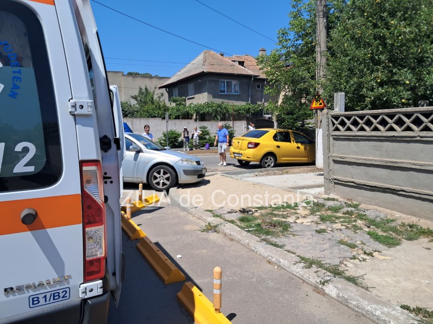 foto accident rutier la intersectia strazilor trandafirului si rasuri din constanta un echipaj saj este foto accident rutier la intersectia strazilor trandafirului si rasuri din constanta un echipaj saj este