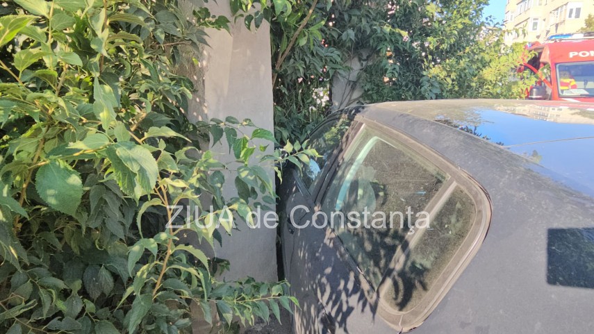 un autoturism a intrat intr un stalp pe strada pajurei din constanta 947894 un autoturism a intrat intr un stalp pe strada pajurei din constanta 947894