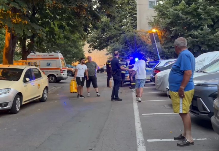 foto video interventie de urgenta a pompierilor intr un bloc de pe strada cismelei din constanta mai foto video interventie de urgenta a pompierilor intr un bloc de pe strada cismelei din constanta mai
