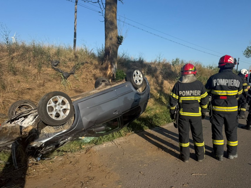 foto accident rutier grav intre tulcea si agighiol un autoturism s a rasturnat 948021 foto accident rutier grav intre tulcea si agighiol un autoturism s a rasturnat 948021