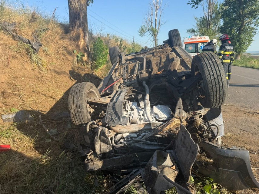 foto accident rutier grav intre tulcea si agighiol un autoturism s a rasturnat 948021 foto accident rutier grav intre tulcea si agighiol un autoturism s a rasturnat 948021