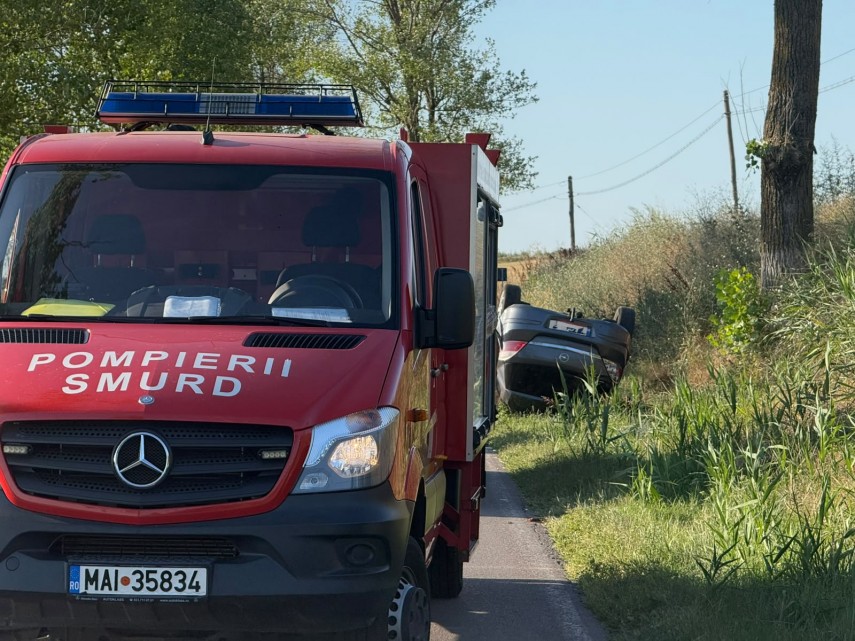 foto accident rutier grav intre tulcea si agighiol un autoturism s a rasturnat 948021 foto accident rutier grav intre tulcea si agighiol un autoturism s a rasturnat 948021