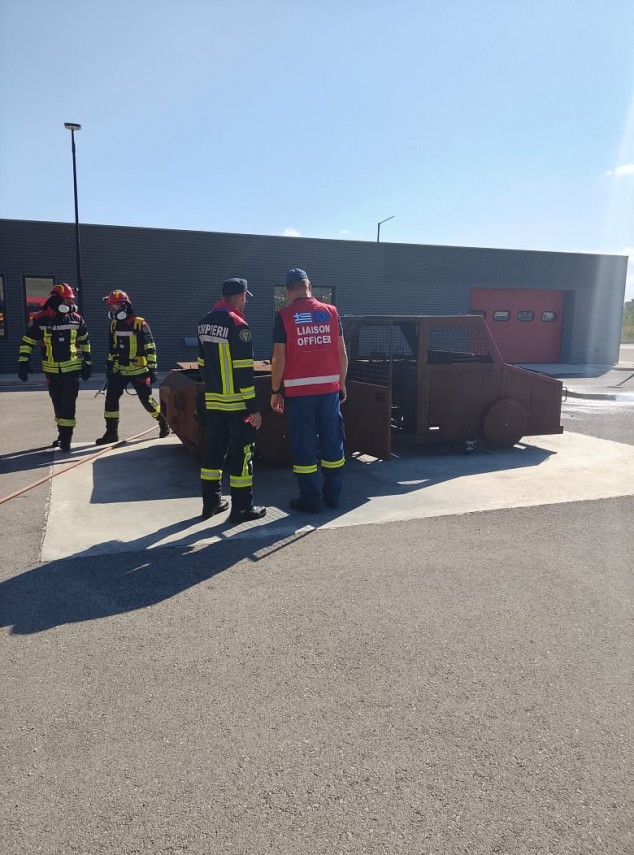 foto pompierii romani pregatiti sa intervina in grecia sub alerta de cod rosu de incendii misiune comuna foto pompierii romani pregatiti sa intervina in grecia sub alerta de cod rosu de incendii misiune comuna