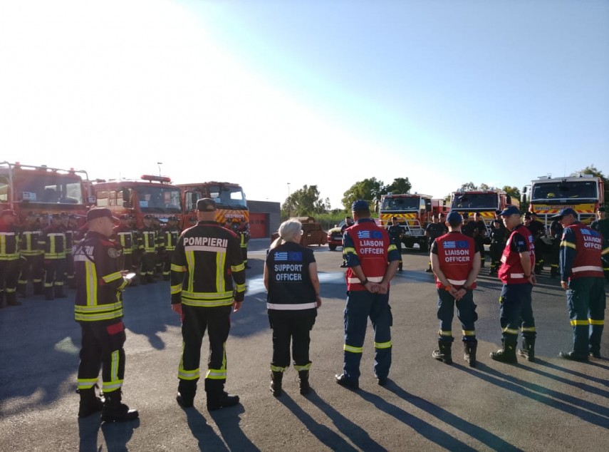 foto pompierii romani pregatiti sa intervina in grecia sub alerta de cod rosu de incendii misiune comuna foto pompierii romani pregatiti sa intervina in grecia sub alerta de cod rosu de incendii misiune comuna