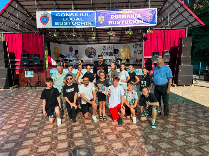 foto ansamblul folcloric romancuta din cumpana a castigat premiul i la festivalul national iustina baluteanu foto ansamblul folcloric romancuta din cumpana a castigat premiul i la festivalul national iustina baluteanu