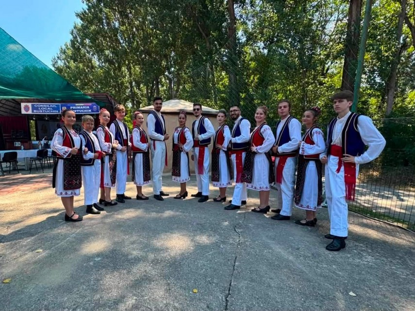foto ansamblul folcloric romancuta din cumpana a castigat premiul i la festivalul national iustina baluteanu foto ansamblul folcloric romancuta din cumpana a castigat premiul i la festivalul national iustina baluteanu