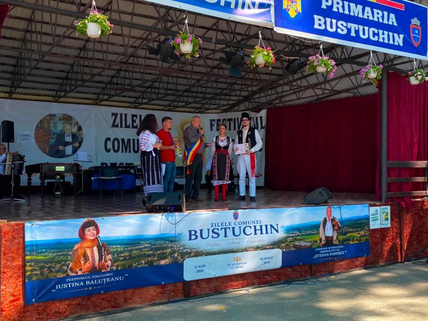 foto ansamblul folcloric romancuta din cumpana a castigat premiul i la festivalul national iustina baluteanu foto ansamblul folcloric romancuta din cumpana a castigat premiul i la festivalul national iustina baluteanu