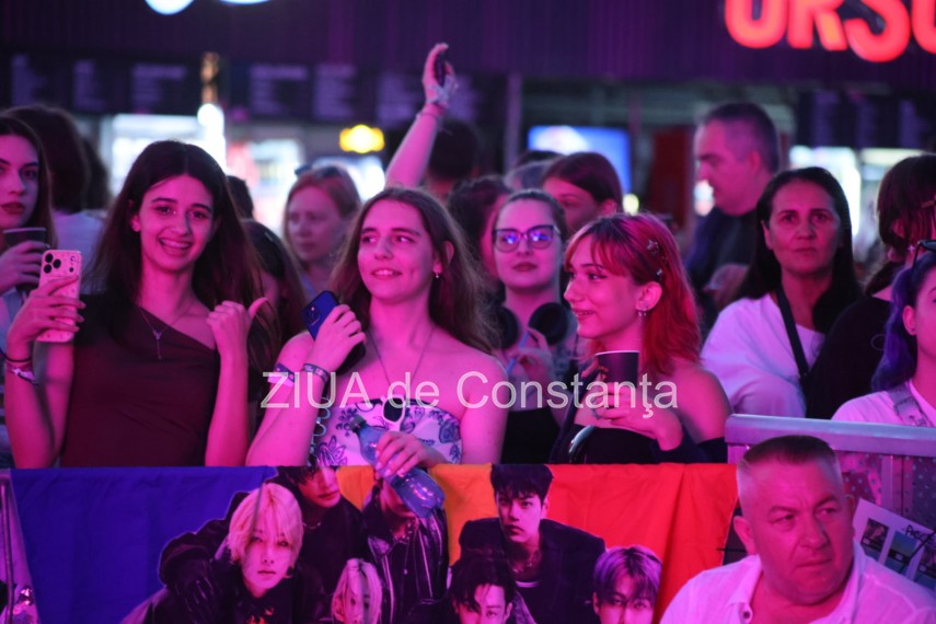 foto nibiru punctul de intalnire al comunitatii k pop mii de persoane au participat la spectacolele dedicate foto nibiru punctul de intalnire al comunitatii k pop mii de persoane au participat la spectacolele dedicate