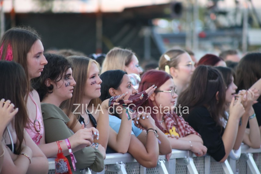 foto nibiru punctul de intalnire al comunitatii k pop mii de persoane au participat la spectacolele dedicate foto nibiru punctul de intalnire al comunitatii k pop mii de persoane au participat la spectacolele dedicate