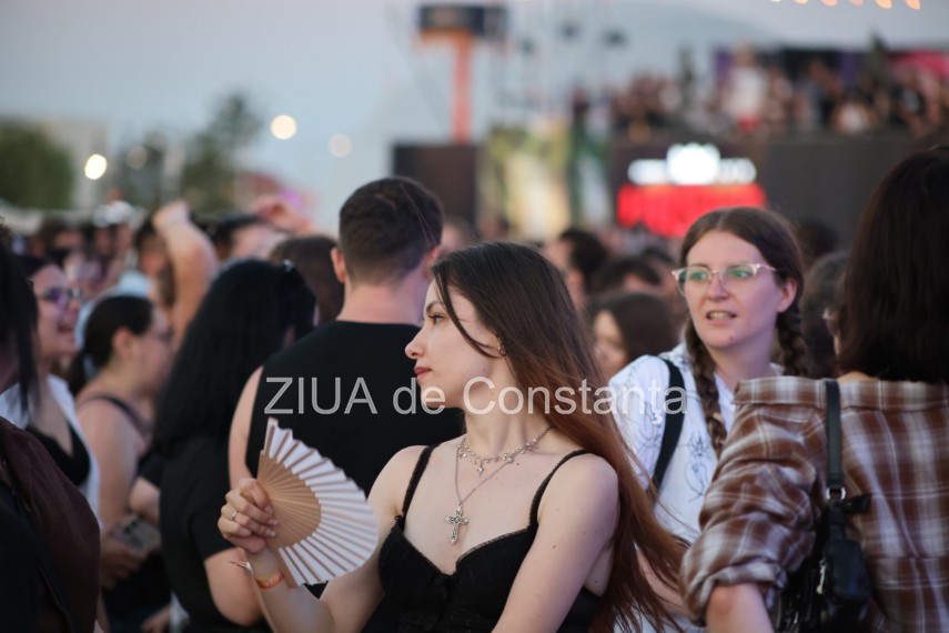 foto nibiru punctul de intalnire al comunitatii k pop mii de persoane au participat la spectacolele dedicate foto nibiru punctul de intalnire al comunitatii k pop mii de persoane au participat la spectacolele dedicate
