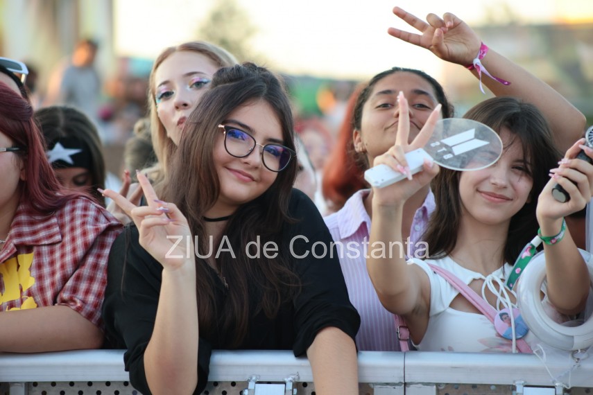 foto nibiru punctul de intalnire al comunitatii k pop mii de persoane au participat la spectacolele dedicate foto nibiru punctul de intalnire al comunitatii k pop mii de persoane au participat la spectacolele dedicate