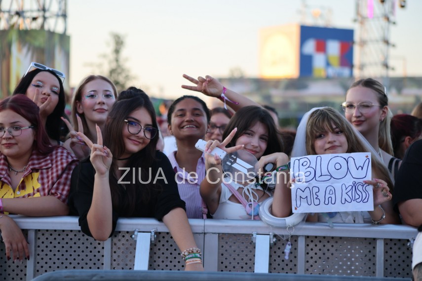 foto nibiru punctul de intalnire al comunitatii k pop mii de persoane au participat la spectacolele dedicate foto nibiru punctul de intalnire al comunitatii k pop mii de persoane au participat la spectacolele dedicate