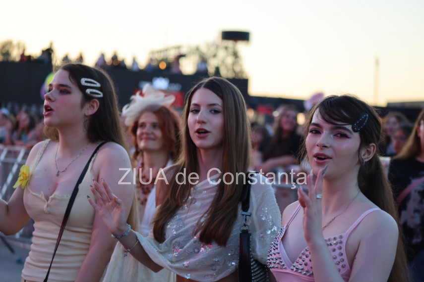 foto nibiru punctul de intalnire al comunitatii k pop mii de persoane au participat la spectacolele dedicate foto nibiru punctul de intalnire al comunitatii k pop mii de persoane au participat la spectacolele dedicate