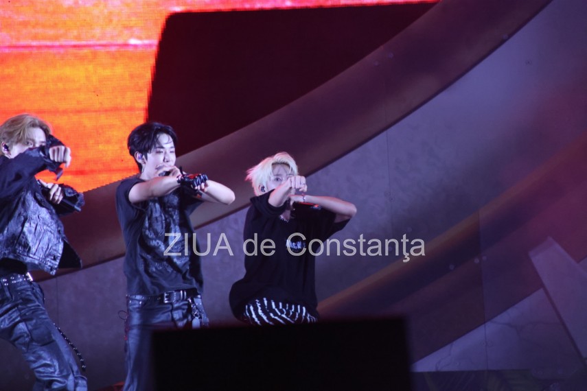 foto nibiru punctul de intalnire al comunitatii k pop mii de persoane au participat la spectacolele dedicate foto nibiru punctul de intalnire al comunitatii k pop mii de persoane au participat la spectacolele dedicate