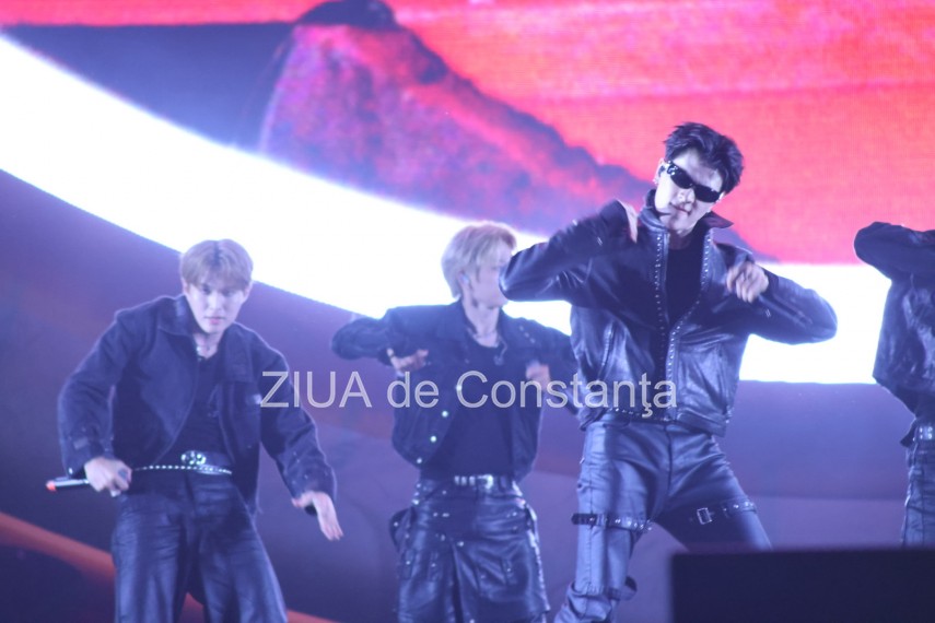 foto nibiru punctul de intalnire al comunitatii k pop mii de persoane au participat la spectacolele dedicate foto nibiru punctul de intalnire al comunitatii k pop mii de persoane au participat la spectacolele dedicate