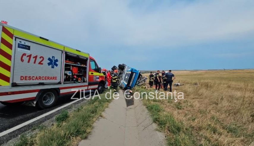 accident pe dn 22 constanta mihai viteazu traficul blocat dupa rasturnarea unui ansamblu rutier un pasager accident pe dn 22 constanta mihai viteazu traficul blocat dupa rasturnarea unui ansamblu rutier un pasager