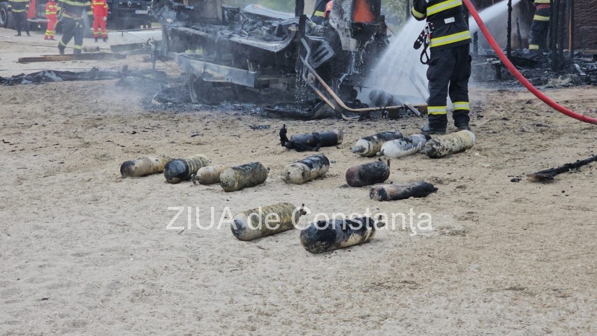 foto video stiri constanta incendiu la un beach bar de pe plaja zoom beach 948202 foto video stiri constanta incendiu la un beach bar de pe plaja zoom beach 948202