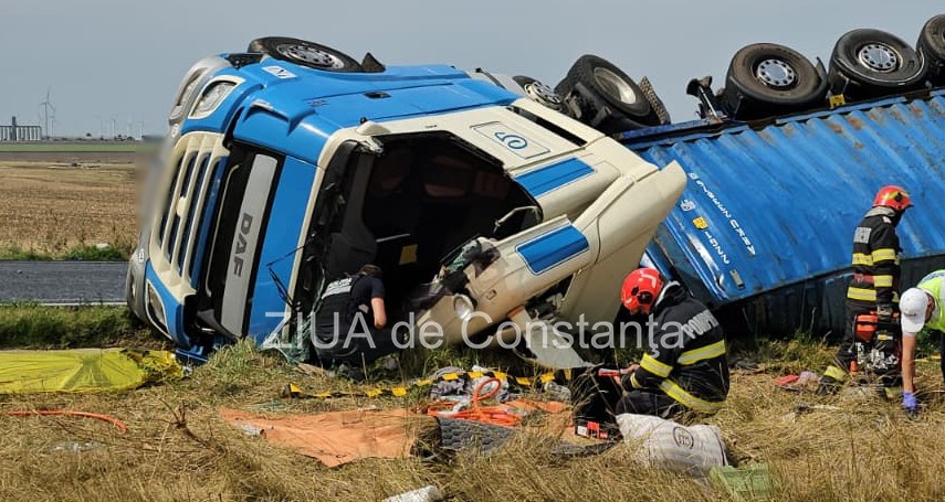 accident pe dn 22 constanta mihai viteazu traficul blocat dupa rasturnarea unui ansamblu rutier un pasager accident pe dn 22 constanta mihai viteazu traficul blocat dupa rasturnarea unui ansamblu rutier un pasager