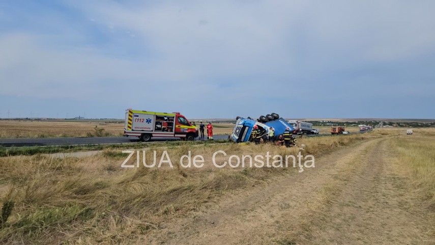 accident pe dn 22 constanta mihai viteazu traficul blocat dupa rasturnarea unui ansamblu rutier un pasager accident pe dn 22 constanta mihai viteazu traficul blocat dupa rasturnarea unui ansamblu rutier un pasager