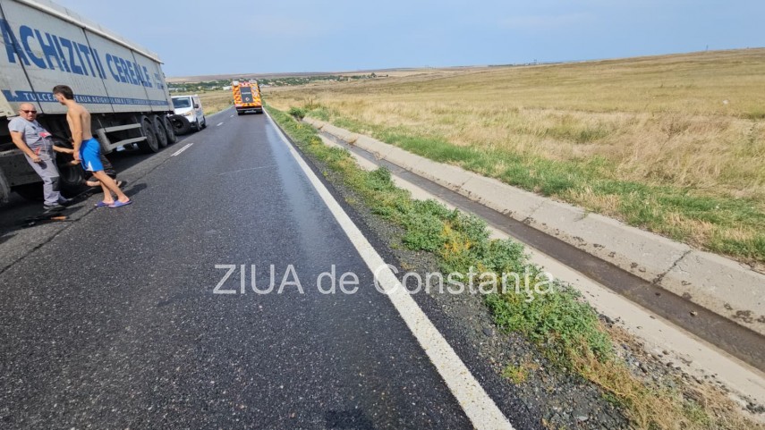 accident pe dn 22 constanta mihai viteazu traficul blocat dupa rasturnarea unui ansamblu rutier un pasager accident pe dn 22 constanta mihai viteazu traficul blocat dupa rasturnarea unui ansamblu rutier un pasager