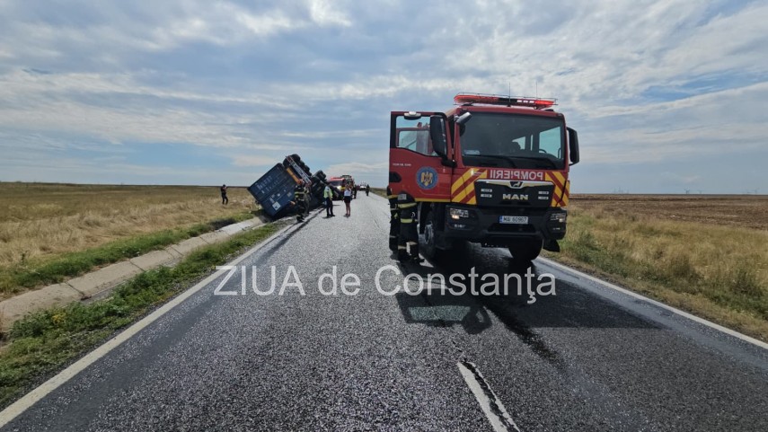 accident pe dn 22 constanta mihai viteazu traficul blocat dupa rasturnarea unui ansamblu rutier un pasager accident pe dn 22 constanta mihai viteazu traficul blocat dupa rasturnarea unui ansamblu rutier un pasager