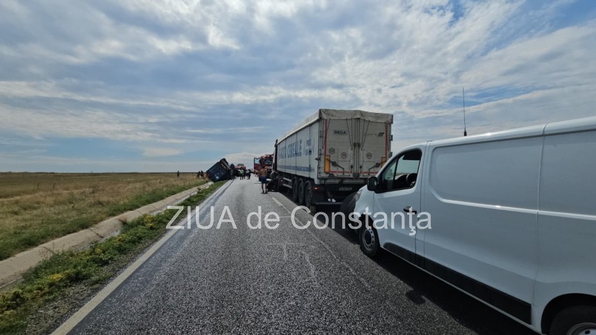 accident pe dn 22 constanta mihai viteazu traficul blocat dupa rasturnarea unui ansamblu rutier un pasager accident pe dn 22 constanta mihai viteazu traficul blocat dupa rasturnarea unui ansamblu rutier un pasager
