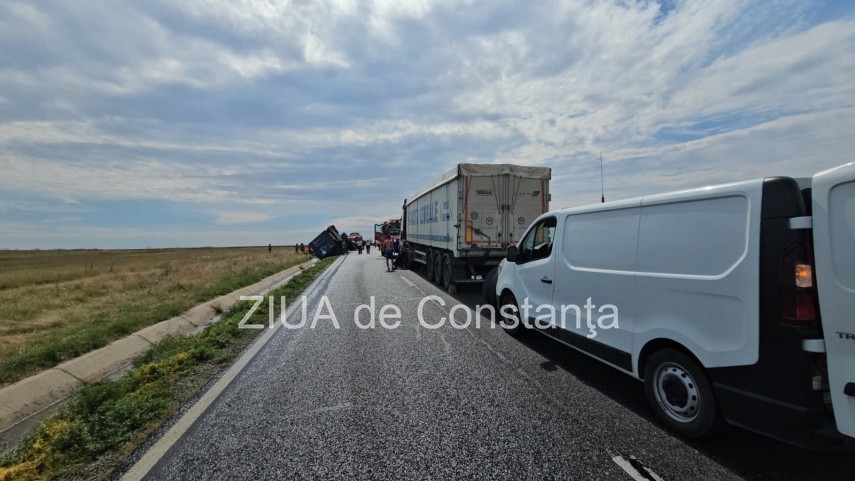 accident pe dn 22 constanta mihai viteazu traficul blocat dupa rasturnarea unui ansamblu rutier un pasager accident pe dn 22 constanta mihai viteazu traficul blocat dupa rasturnarea unui ansamblu rutier un pasager