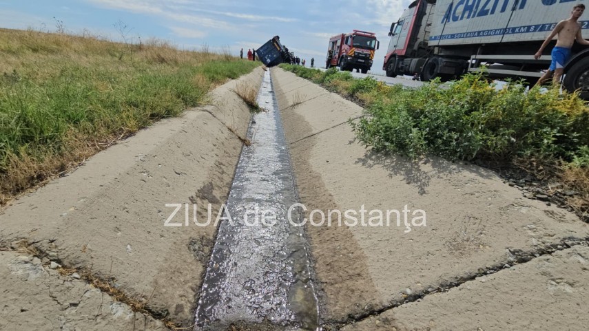 accident pe dn 22 constanta mihai viteazu traficul blocat dupa rasturnarea unui ansamblu rutier un pasager accident pe dn 22 constanta mihai viteazu traficul blocat dupa rasturnarea unui ansamblu rutier un pasager