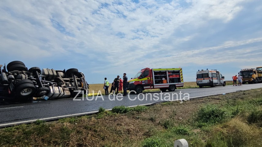accident pe dn 22 constanta mihai viteazu traficul blocat dupa rasturnarea unui ansamblu rutier un pasager accident pe dn 22 constanta mihai viteazu traficul blocat dupa rasturnarea unui ansamblu rutier un pasager