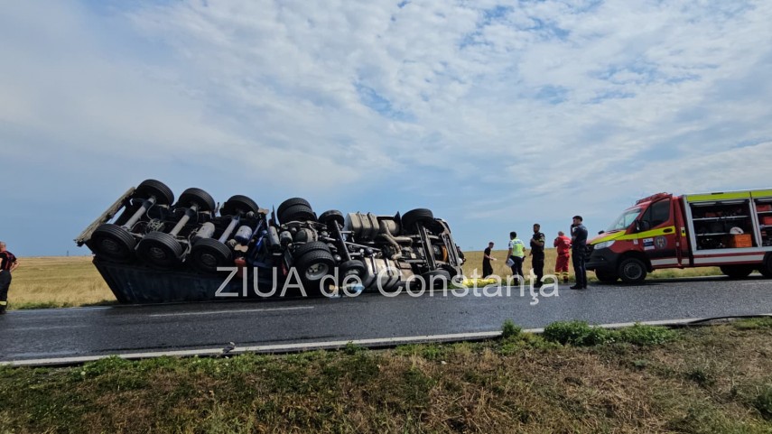 accident pe dn 22 constanta mihai viteazu traficul blocat dupa rasturnarea unui ansamblu rutier un pasager accident pe dn 22 constanta mihai viteazu traficul blocat dupa rasturnarea unui ansamblu rutier un pasager
