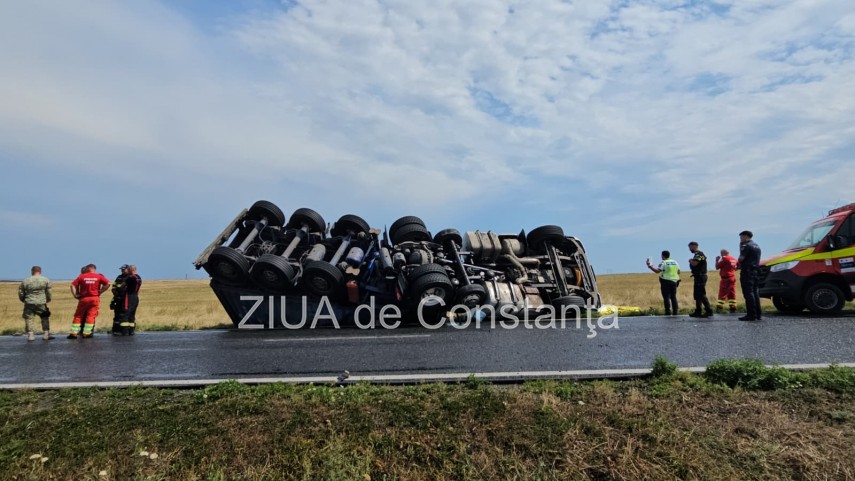 accident pe dn 22 constanta mihai viteazu traficul blocat dupa rasturnarea unui ansamblu rutier un pasager accident pe dn 22 constanta mihai viteazu traficul blocat dupa rasturnarea unui ansamblu rutier un pasager