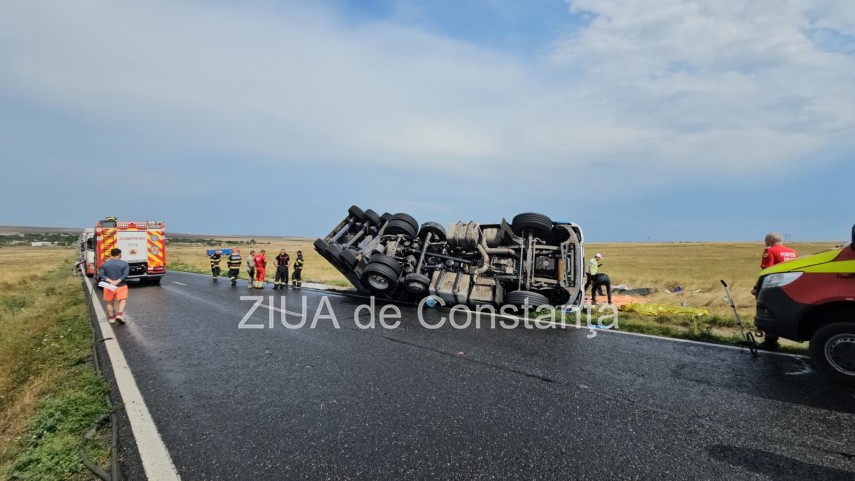 accident pe dn 22 constanta mihai viteazu traficul blocat dupa rasturnarea unui ansamblu rutier un pasager accident pe dn 22 constanta mihai viteazu traficul blocat dupa rasturnarea unui ansamblu rutier un pasager