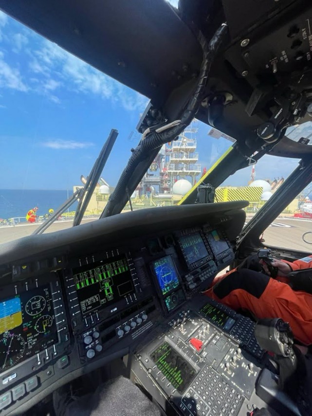 foto video evacuare medicala aeriana de pe o platforma maritima situata la aproximativ 90 de mile marine foto video evacuare medicala aeriana de pe o platforma maritima situata la aproximativ 90 de mile marine