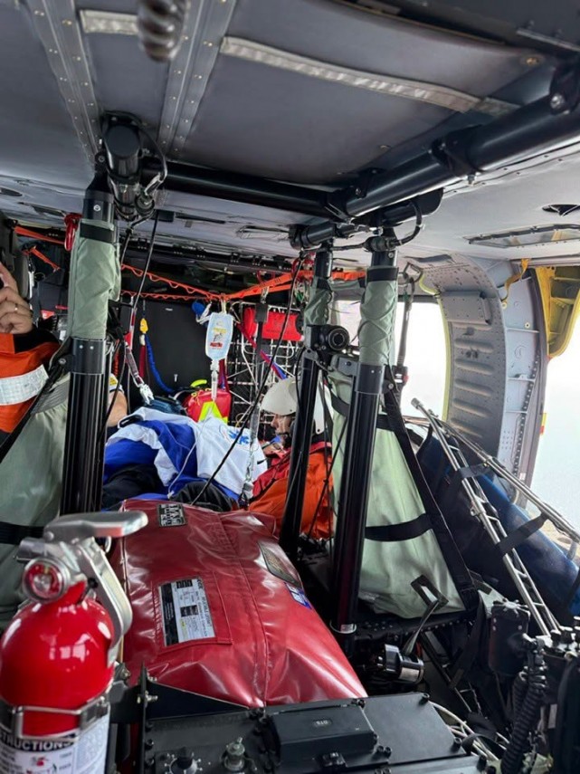 foto video evacuare medicala aeriana de pe o platforma maritima situata la aproximativ 90 de mile marine foto video evacuare medicala aeriana de pe o platforma maritima situata la aproximativ 90 de mile marine