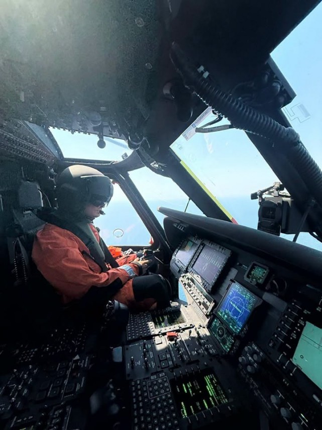 foto video evacuare medicala aeriana de pe o platforma maritima situata la aproximativ 90 de mile marine foto video evacuare medicala aeriana de pe o platforma maritima situata la aproximativ 90 de mile marine