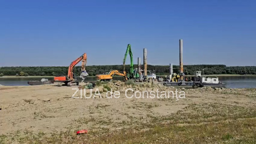 foto video operatiune in desfasurare pe dunare se lucreaza pentru a dirija o parte din debitul dunarii foto video operatiune in desfasurare pe dunare se lucreaza pentru a dirija o parte din debitul dunarii