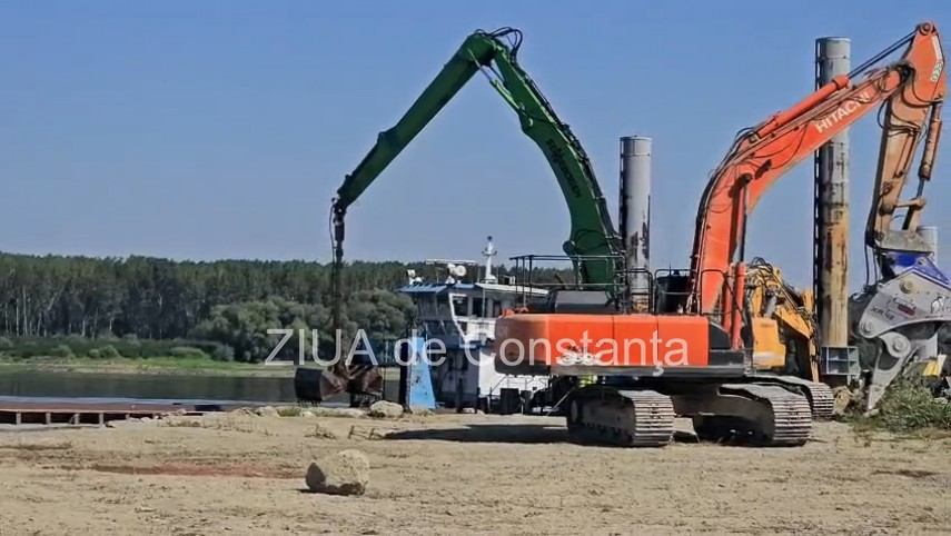 foto video operatiune in desfasurare pe dunare se lucreaza pentru a dirija o parte din debitul dunarii foto video operatiune in desfasurare pe dunare se lucreaza pentru a dirija o parte din debitul dunarii