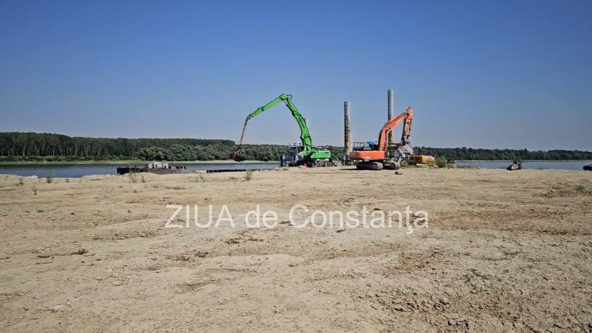foto video operatiune in desfasurare pe dunare se lucreaza pentru a dirija o parte din debitul dunarii foto video operatiune in desfasurare pe dunare se lucreaza pentru a dirija o parte din debitul dunarii